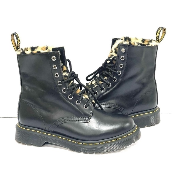 DR. MARTENS WOMEN’S 1460 SERENA LEOPARD FAUX FUR LINED BOOTS - BLACK SZ- 7 .US - Picture 1 of 11